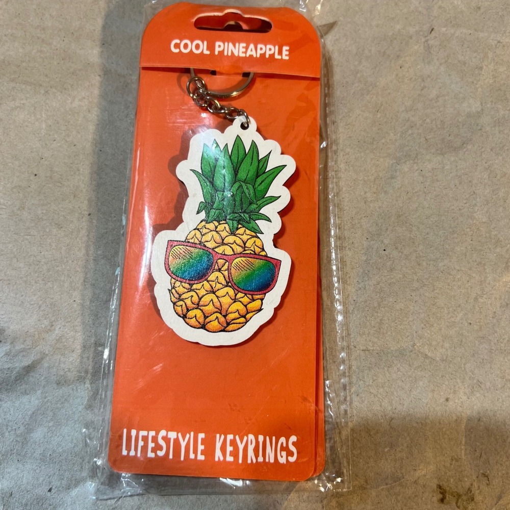 Lifestyle Keyrings Cool Pineapple Wood Keychain Rainbow‎ Sunglasses Tropical